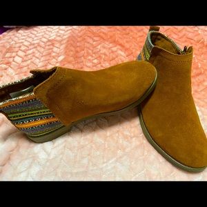Toms booties size 3.5Y NEW